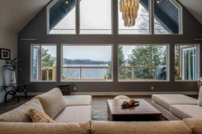 4bdrs Waterfront Chalet Wprivate Dock & Hot Tub